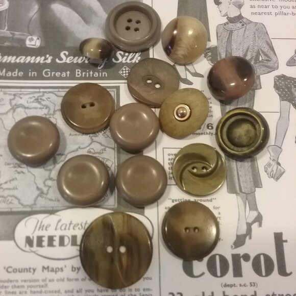Mid Century Brown Buttons Mixed Lot of 15 Collectible and Decorative Acrylic - Picture 3 of 4